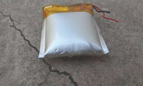 <b>鋰電池鼓包的原因，鋰電池包鼓包了還能用嗎?</b>