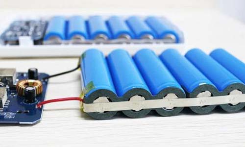 <b>山特UPS電源能用磷酸鐵鋰電池UPS嗎？</b>