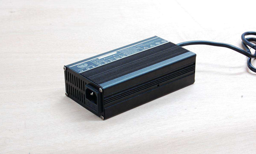 <b>磷酸鐵鋰電池和鉛酸電池的充電方式有什么不同之處？</b>