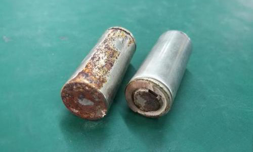 <b>UPS電池漏液的原因有哪些，會(huì)造成什么危害?</b>