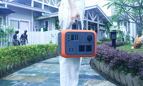 <b>購(gòu)買戶外便攜式移動(dòng)電源無(wú)從下手?還得看這幾點(diǎn)！</b>